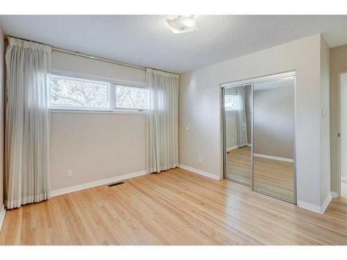 3107 Leduc Crescent Sw, Calgary, AB - Indoor Photo Showing Other Room