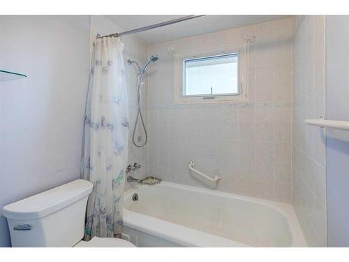 3107 Leduc Crescent Sw, Calgary, AB - Indoor Photo Showing Bathroom