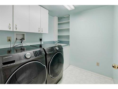 3107 Leduc Crescent Sw, Calgary, AB - Indoor Photo Showing Laundry Room