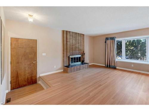 3107 Leduc Crescent Sw, Calgary, AB - Indoor Photo Showing Living Room With Fireplace