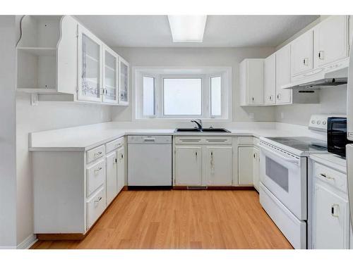 3107 Leduc Crescent Sw, Calgary, AB - Indoor Photo Showing Kitchen With Double Sink