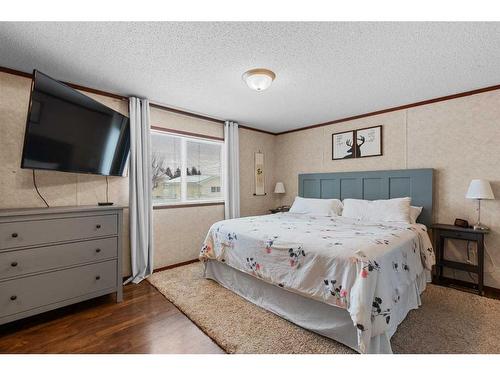 10 Downie Close, Carstairs, AB - Indoor Photo Showing Bedroom