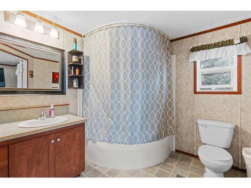 10 Downie Close, Carstairs, AB - Indoor Photo Showing Bathroom