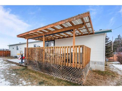 10 Downie Close, Carstairs, AB - Outdoor With Deck Patio Veranda With Exterior