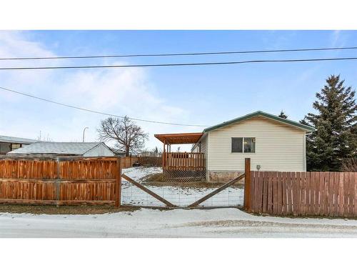 10 Downie Close, Carstairs, AB - Outdoor