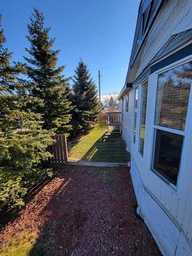 10 Downie Close, Carstairs, AB - Outdoor