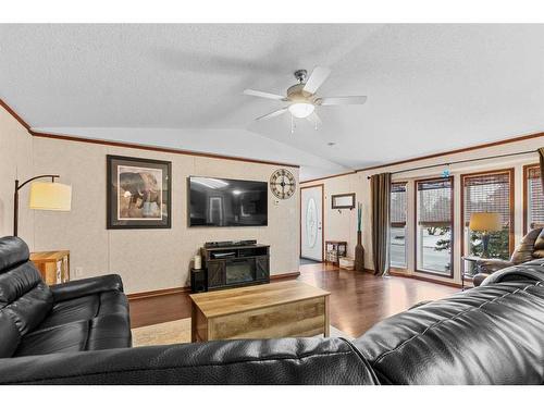 10 Downie Close, Carstairs, AB - Indoor Photo Showing Living Room