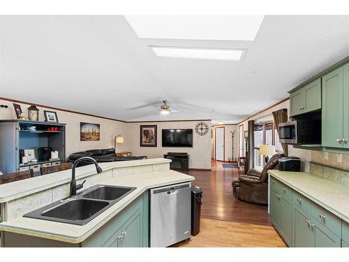 10 Downie Close, Carstairs, AB - Indoor Photo Showing Kitchen With Double Sink