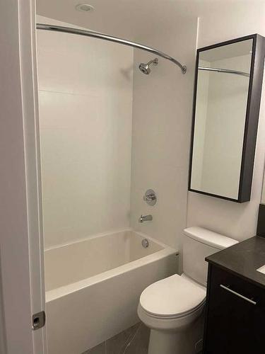 801-730 2 Avenue Sw, Calgary, AB - Indoor Photo Showing Bathroom