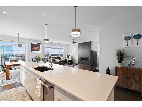 232 Sherwood Place Nw, Calgary, AB - Indoor Photo Showing Kitchen With Upgraded Kitchen