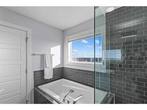 232 Sherwood Place Nw, Calgary, AB - Indoor Photo Showing Bathroom