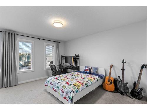 232 Sherwood Place Nw, Calgary, AB - Indoor Photo Showing Bedroom