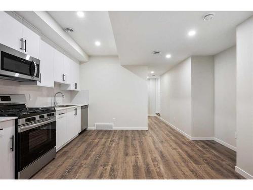 764 Creekside Boulevard Sw, Calgary, AB - Indoor Photo Showing Kitchen