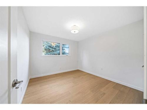 732 Willard Road Se, Calgary, AB - Indoor Photo Showing Other Room