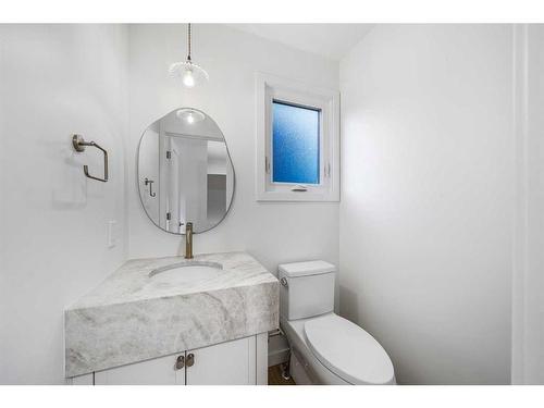 732 Willard Road Se, Calgary, AB - Indoor Photo Showing Bathroom