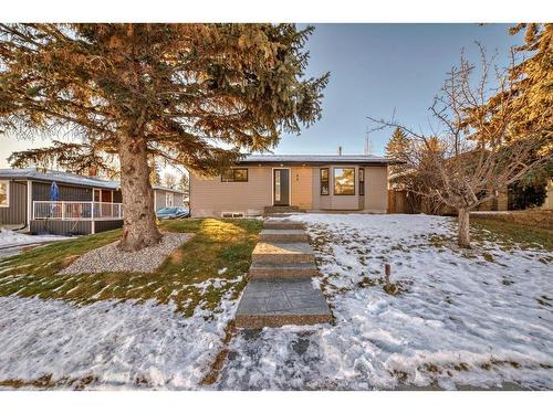 63 Fenton Road Se, Calgary, AB - Outdoor