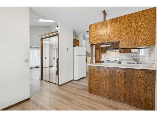 51 Sandstone Rise Nw, Calgary, AB - Indoor Photo Showing Kitchen