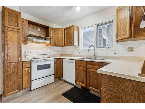 51 Sandstone Rise Nw, Calgary, AB - Indoor Photo Showing Kitchen With Double Sink