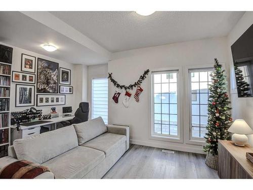 126-81 Greenbriar Place Nw, Calgary, AB - Indoor Photo Showing Living Room