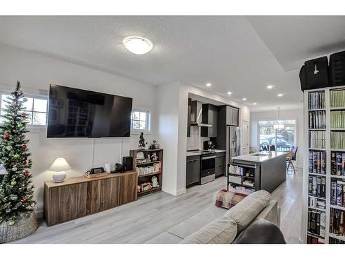 126-81 Greenbriar Place Nw, Calgary, AB - Indoor Photo Showing Living Room