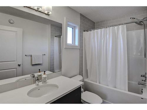 126-81 Greenbriar Place Nw, Calgary, AB - Indoor Photo Showing Bathroom