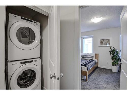 126-81 Greenbriar Place Nw, Calgary, AB - Indoor Photo Showing Laundry Room