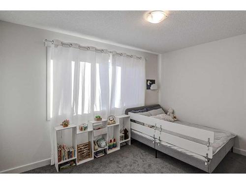 126-81 Greenbriar Place Nw, Calgary, AB - Indoor Photo Showing Bedroom