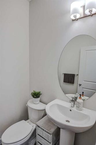 126-81 Greenbriar Place Nw, Calgary, AB - Indoor Photo Showing Bathroom