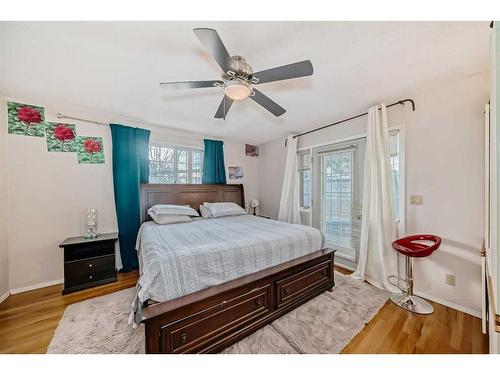 5235 Marlborough Drive Ne, Calgary, AB - Indoor Photo Showing Bedroom