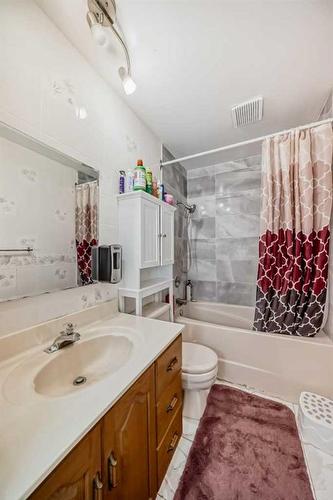 5235 Marlborough Drive Ne, Calgary, AB - Indoor Photo Showing Bathroom