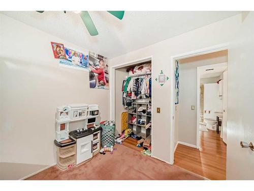 5235 Marlborough Drive Ne, Calgary, AB - Indoor Photo Showing Other Room