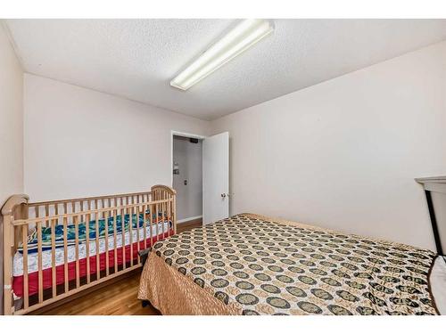 5235 Marlborough Drive Ne, Calgary, AB - Indoor Photo Showing Bedroom