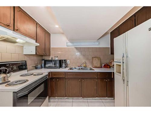 5235 Marlborough Drive Ne, Calgary, AB - Indoor Photo Showing Kitchen With Double Sink