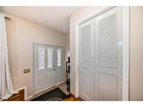 5235 Marlborough Drive Ne, Calgary, AB - Indoor Photo Showing Other Room