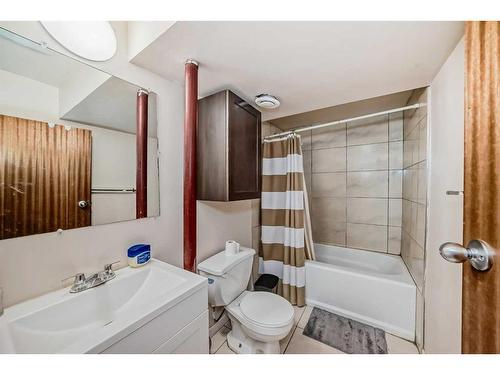 5235 Marlborough Drive Ne, Calgary, AB - Indoor Photo Showing Bathroom