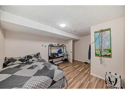 5235 Marlborough Drive Ne, Calgary, AB - Indoor Photo Showing Bedroom