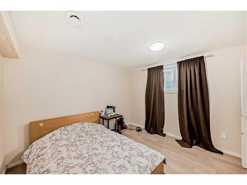 5235 Marlborough Drive Ne, Calgary, AB - Indoor Photo Showing Bedroom