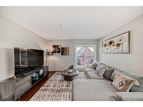 313-6315 Ranchview Drive Nw, Calgary, AB - Indoor Photo Showing Living Room