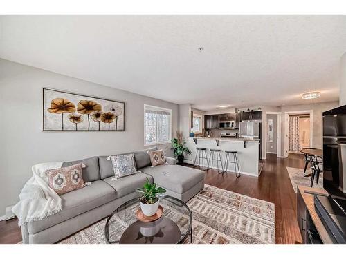 313-6315 Ranchview Drive Nw, Calgary, AB - Indoor Photo Showing Living Room