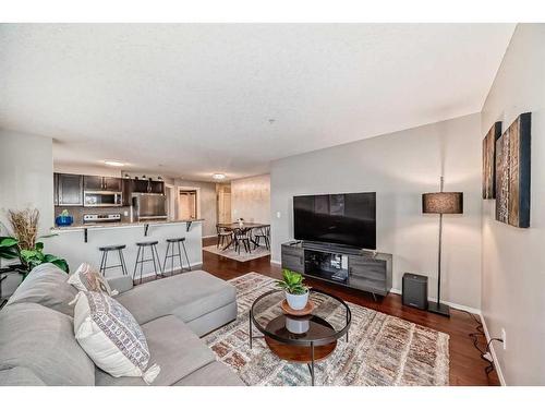 313-6315 Ranchview Drive Nw, Calgary, AB - Indoor Photo Showing Living Room