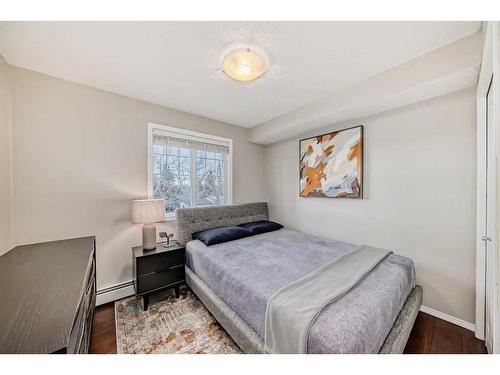 313-6315 Ranchview Drive Nw, Calgary, AB - Indoor Photo Showing Bedroom