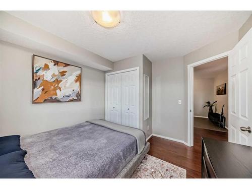 313-6315 Ranchview Drive Nw, Calgary, AB - Indoor Photo Showing Bedroom