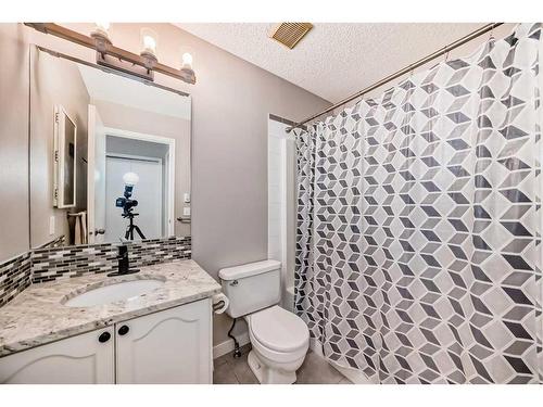 2435 Morris Crescent Se, Airdrie, AB - Indoor Photo Showing Bathroom