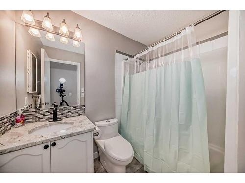 2435 Morris Crescent Se, Airdrie, AB - Indoor Photo Showing Bathroom