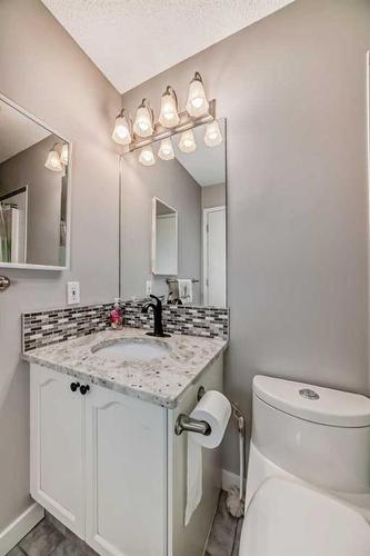 2435 Morris Crescent Se, Airdrie, AB - Indoor Photo Showing Bathroom