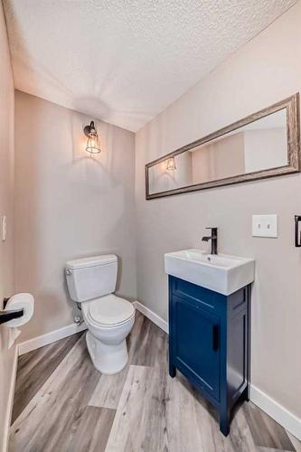 2435 Morris Crescent Se, Airdrie, AB - Indoor Photo Showing Bathroom