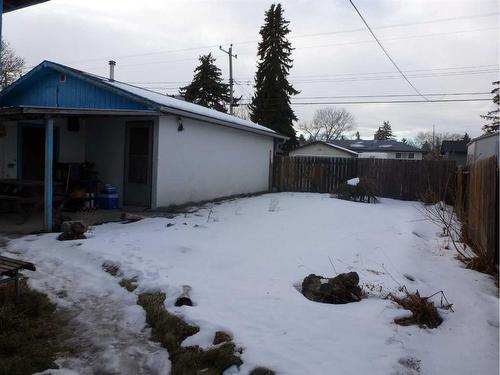 2423 39 Street Se, Calgary, AB - Outdoor