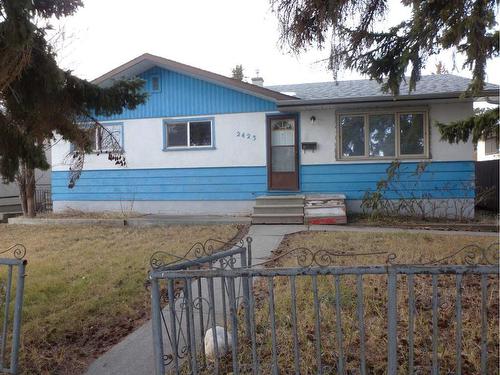 2423 39 Street Se, Calgary, AB - Outdoor