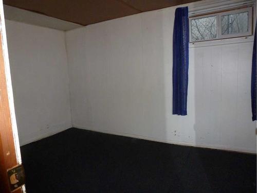 2423 39 Street Se, Calgary, AB - Indoor Photo Showing Other Room