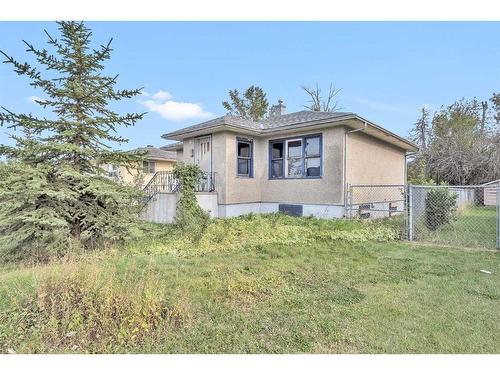 4405 17 Avenue Se, Calgary, AB - Outdoor